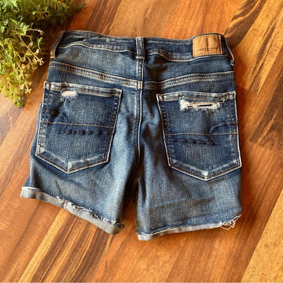 American Eagle Size 2 distressed high rise denim shorts - Picture 5 of 6